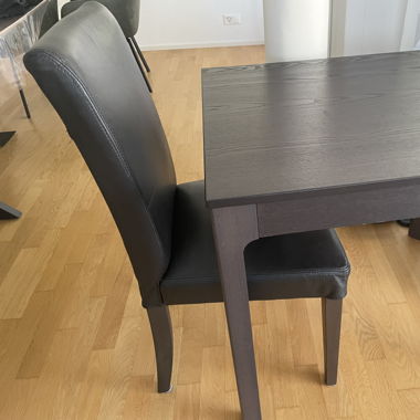 Ausziehtisch mit 2 Stühlen