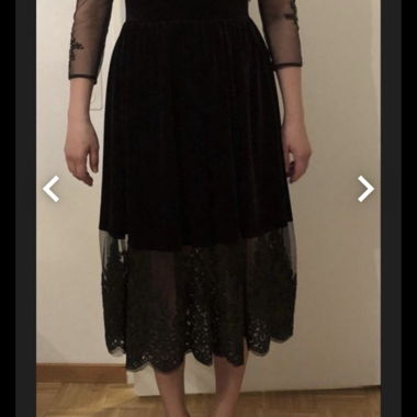 Robe noire en velours et dentelle
