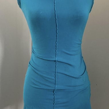 Robe d'été bleue dos nu