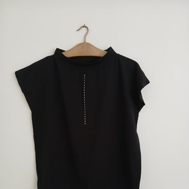 Black new t-shirt original size M