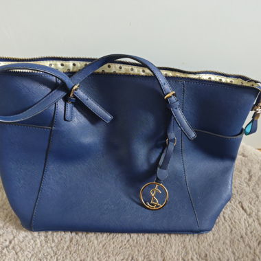 Sac à main bleu à pois