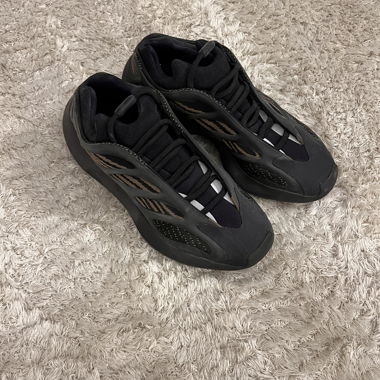 Adidas Yeezy 700 V3