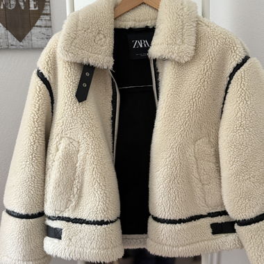 Blouson biker en fausse fourrure Zara