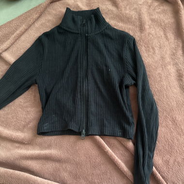 Schwarze Zip-Jacke