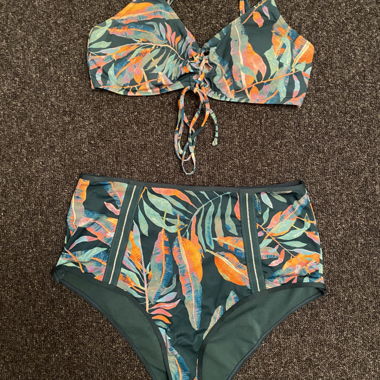 Ensemble de bikini au motif feuille