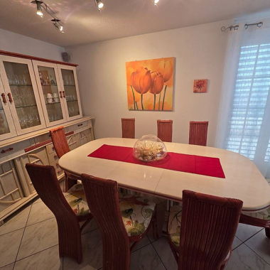 Großer verglaster Esszimmer-Buffet