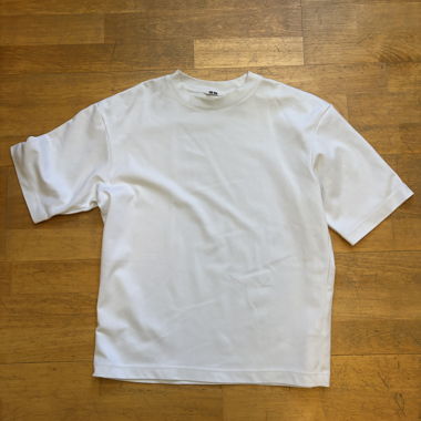 Weisses Oversize-T-Shirt mit kurzen Ärmeln