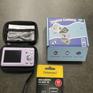 Digitalkamera Set lila mit 32GB microSD