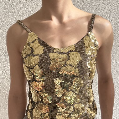 Top corto con camiciola vintage in paillettes dorate