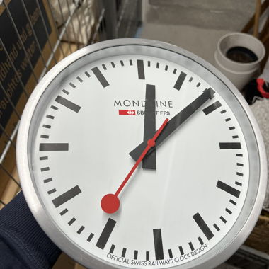 Horloge murale Mondaine