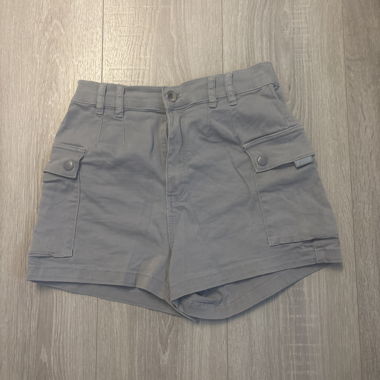 Short avec poche latérale