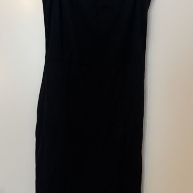 Robe noire à bretelles spaghetti