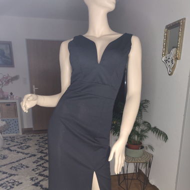 Elegantes schwarzes Kleid von Wal G