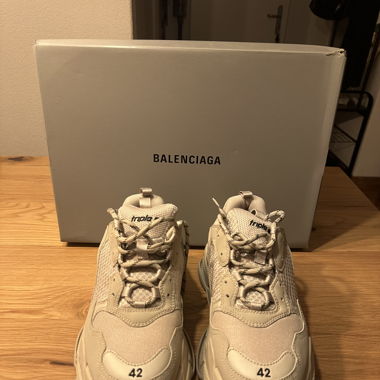 Balenciaga Triple S Sneaker – Größe 42 – Beige
