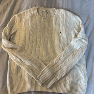 Weisser Strickpullover