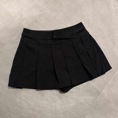 Black pleated skirt Primark