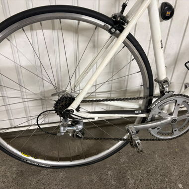 Weisses Rennrad "GT Force"