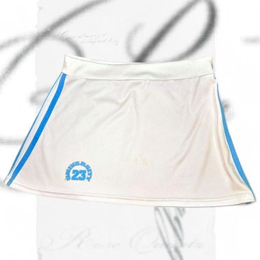 Weisser gestreifter Vintage-Tennissrock