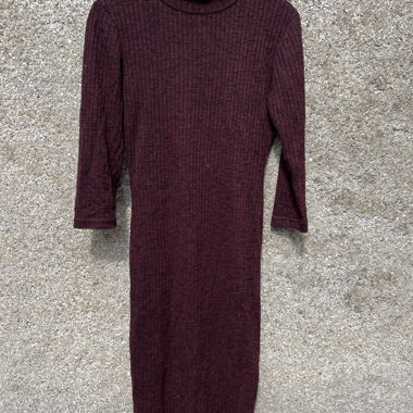 Bordeauxrotes langes Kleid