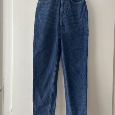 Blaues Jeans mit hoher Taille