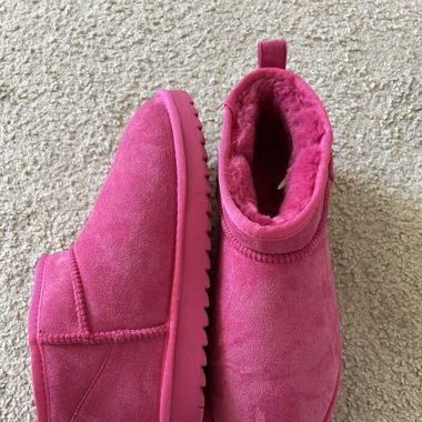 Pinke Stiefel (wie Uggs)