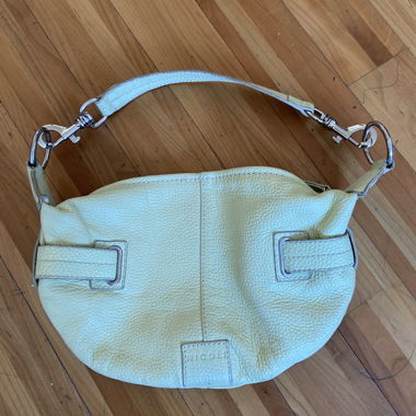 grüne Handtasche