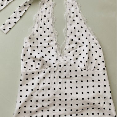 Haut à bretelles en dentelle à pois