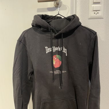 Schwarzer Hoodie