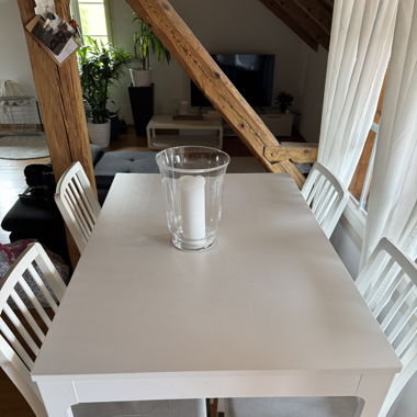 Esstisch mit Stühlen