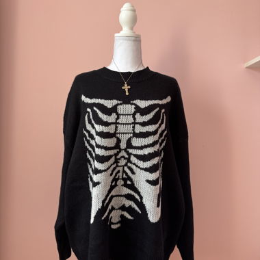Schwarzer Skelett-Pullover