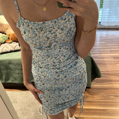 Robe à bretelles à motifs fleuris
