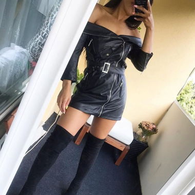 Robe courte en simili cuir noir épaules nues