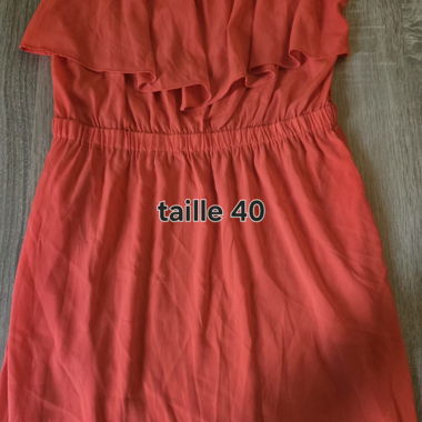 Korallfarbiges Kleid Grösse 40