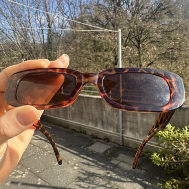 Brown patterned sunglasses