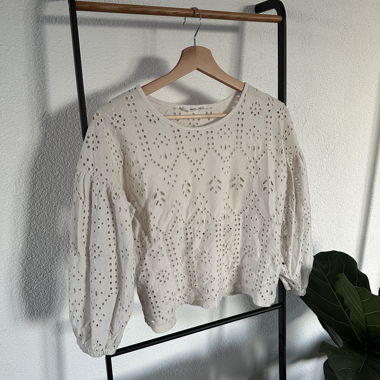 Pullover mit Broderie Anglaise