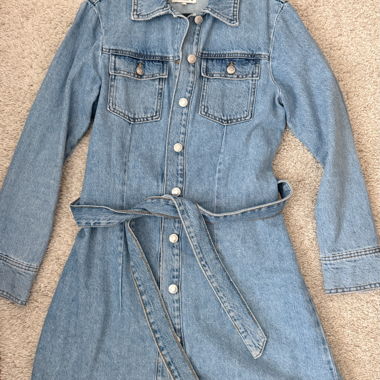Abito di jeans corto Zara con cintura