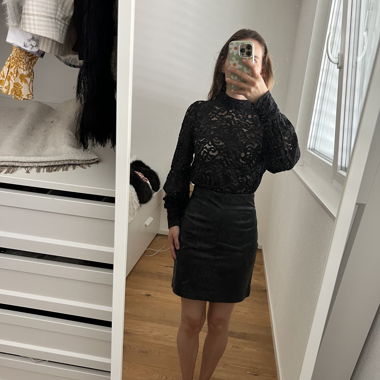 Blusa Nera in Pizzo