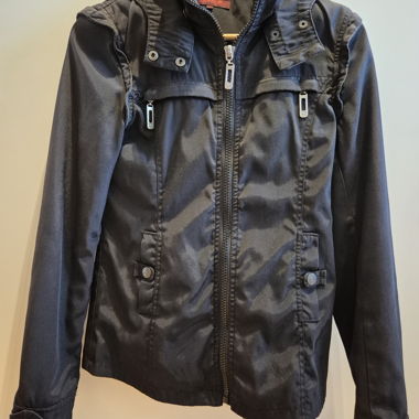 Aussergewöhnliche Übergangsjacke
