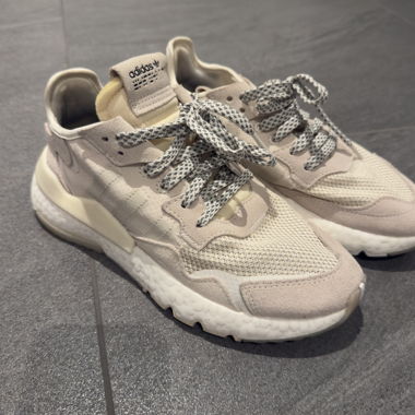Beige Adidas Sneakers EU 38