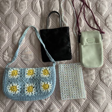 4 kleine Handtaschen