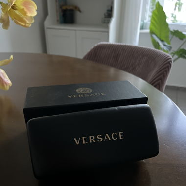 Versace Biggie – Sonnenbrille in Schwarz