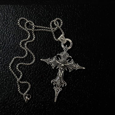 collier croix gothique 