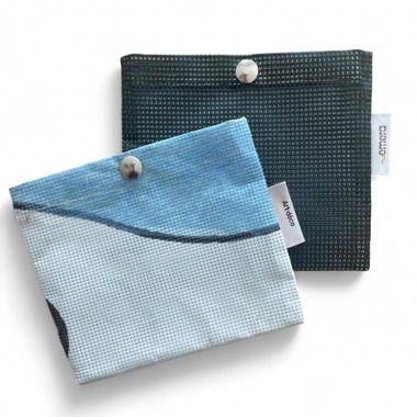 Kleine flache Täschchen aus recyceltem Material