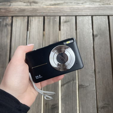 Fotocamera digitale nera