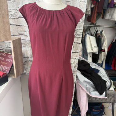 Robe bordeaux sans manches