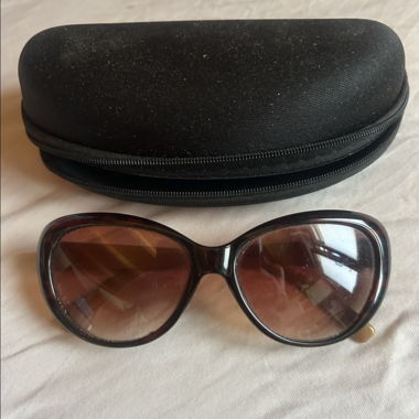 Sonnenbrille mit Etui