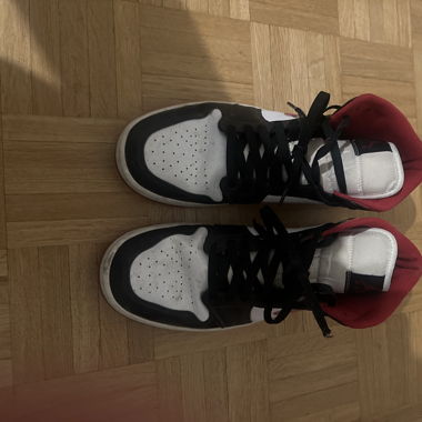 Air Jordan 1 Mid