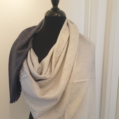 Châle Fendi dégradé 140x140cm