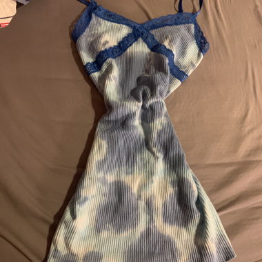 Urban Outfitters Kleid mit Batikmuster S