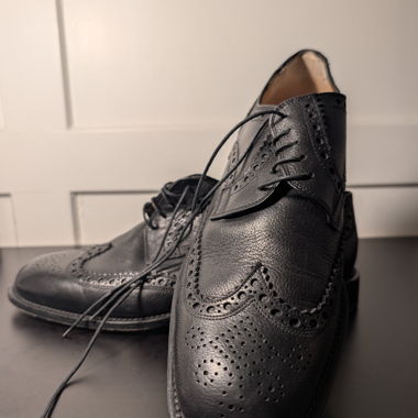 Schwarze Brogue-Schuhe aus Leder